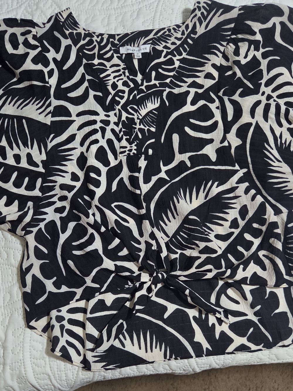 Rose & Olive Black and Cream Tropical Tie-Front Puff Sleeve Blouse - Picture 2 of 4